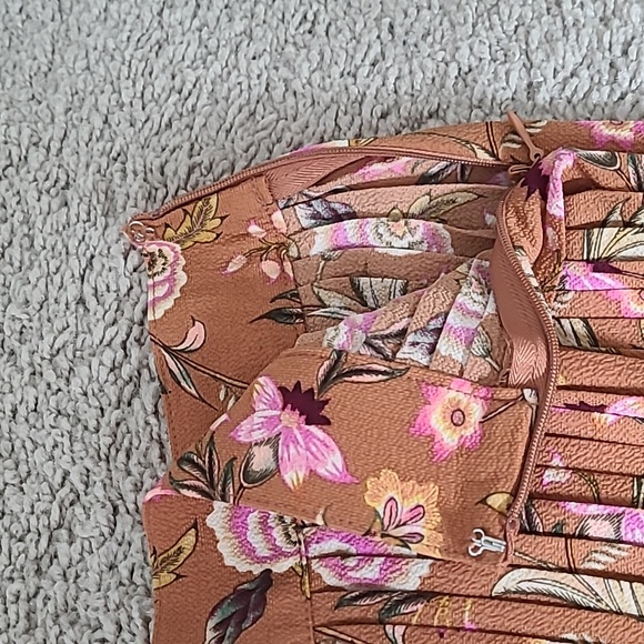 Pleated Midi Skirt - Picture 6 of 8